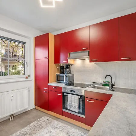 Cozy Near Airport & Center With Private Garden