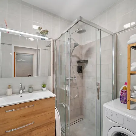 Апартаменты Cozy Near Airport & Center With Private Garden