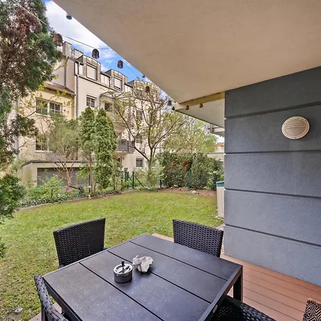 Cozy Near Airport & Center With Private Garden Апартаменты *