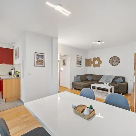 Cozy Near Airport & Center With Private Garden Апартаменты